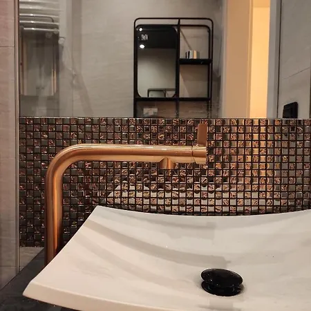 Loftowy Wypoczynek Goldair 아파트 포즈난